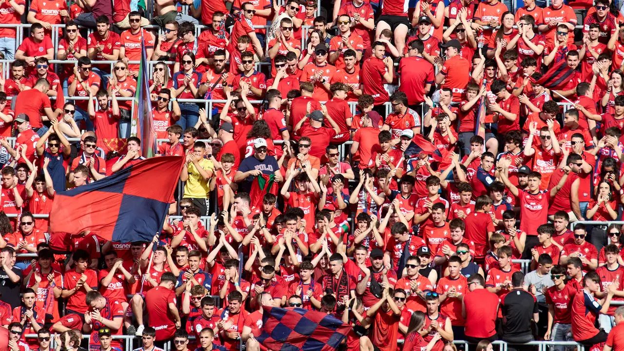 La grada del estadio de El Sadar durante el partido de La Liga EA Sports entre CA Osasuna y RCD Espanyol disputado en Pamplona. IÑIGO ALZUGARAY