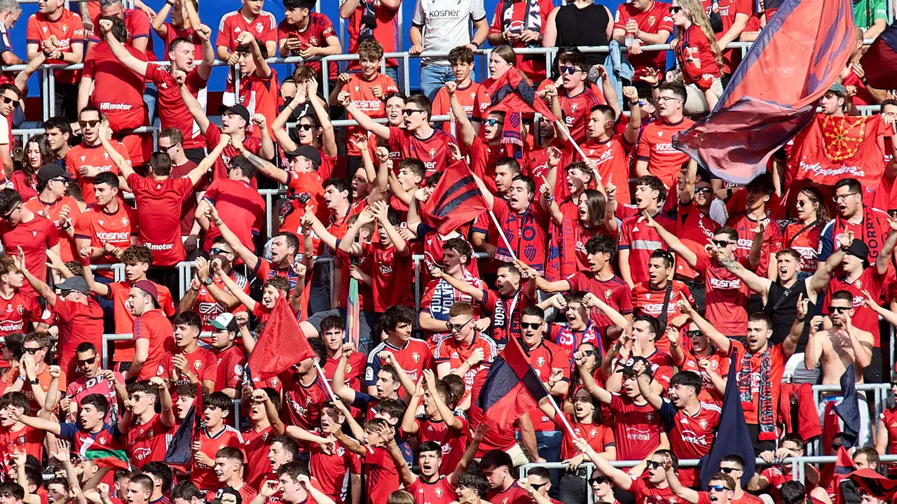 La grada del estadio de El Sadar durante el partido de La Liga EA Sports entre CA Osasuna y RCD Espanyol disputado en Pamplona. IÑIGO ALZUGARAY