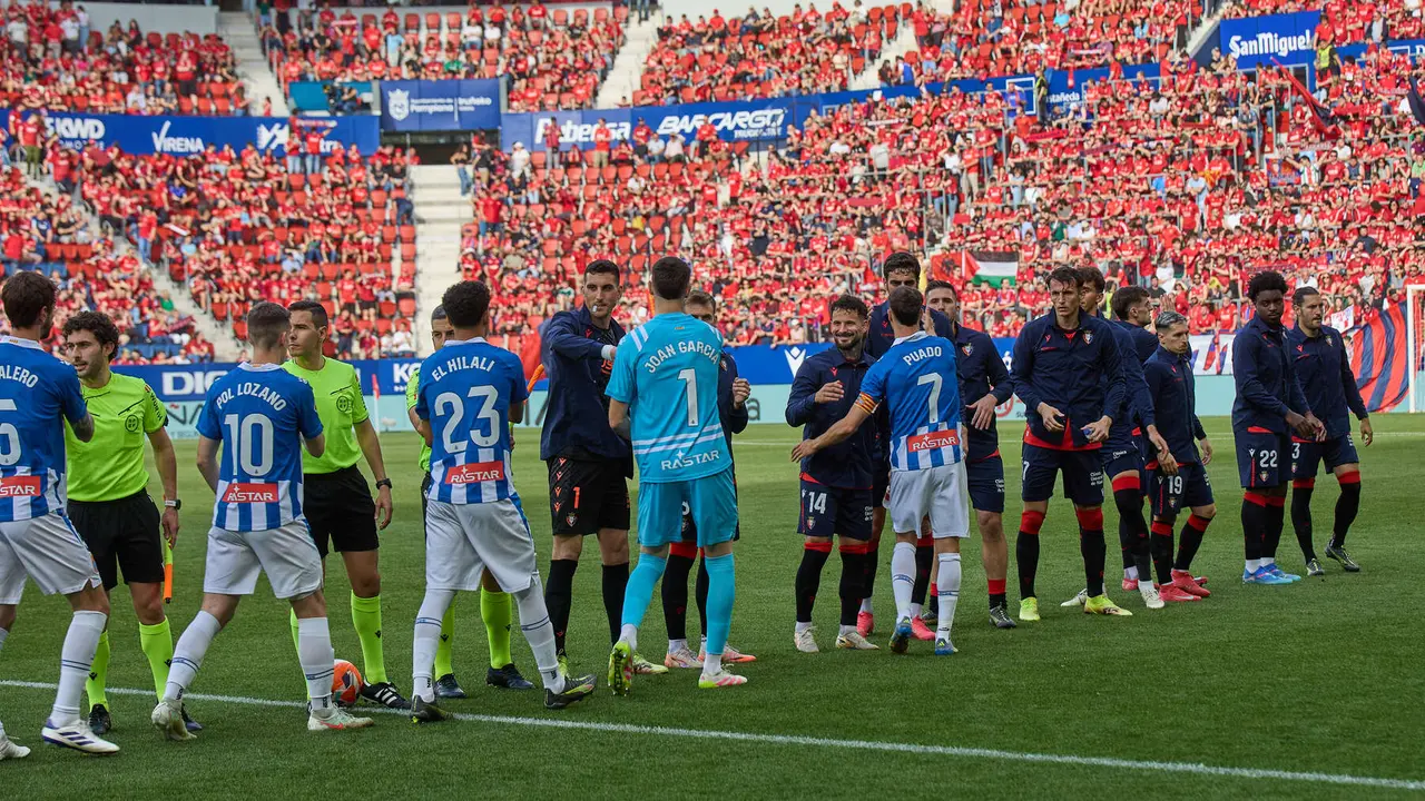 Partido de La Liga EA Sports entre CA Osasuna y RCD Espanyol disputado en el estadio de El Sadar en Pamplona. IÑIGO ALZUGARAY