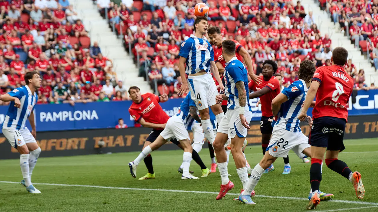 Partido de La Liga EA Sports entre CA Osasuna y RCD Espanyol disputado en el estadio de El Sadar en Pamplona. IÑIGO ALZUGARAY