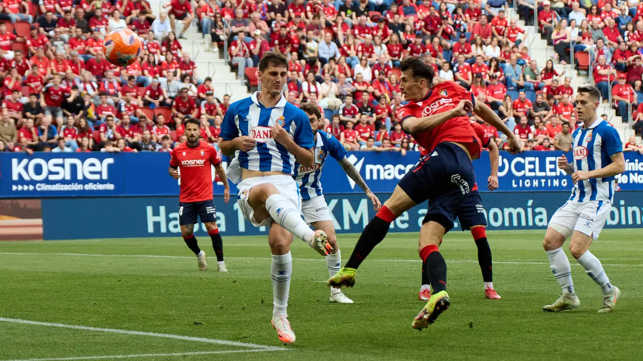 Partido de La Liga EA Sports entre CA Osasuna y RCD Espanyol disputado en el estadio de El Sadar en Pamplona. IÑIGO ALZUGARAY
