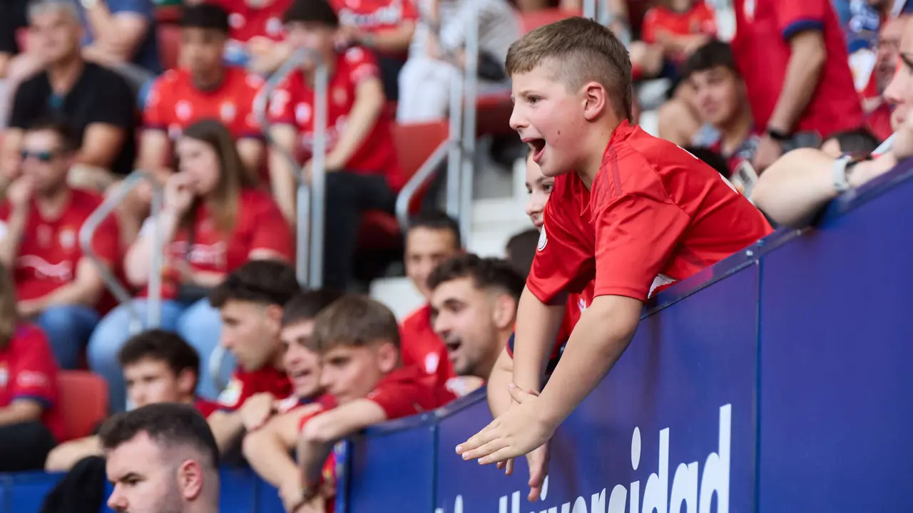 La grada del estadio de El Sadar durante el partido de La Liga EA Sports entre CA Osasuna y RCD Espanyol disputado en Pamplona. IÑIGO ALZUGARAY