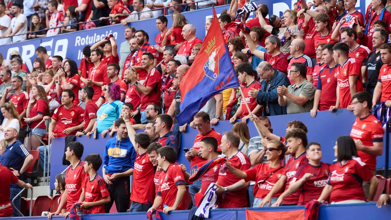 La grada del estadio de El Sadar durante el partido de La Liga EA Sports entre CA Osasuna y RCD Espanyol disputado en Pamplona. IÑIGO ALZUGARAY