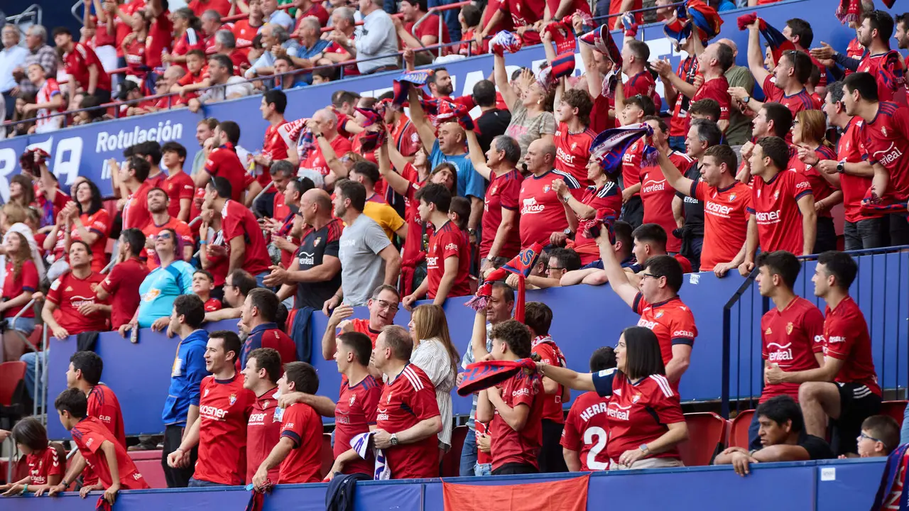La grada del estadio de El Sadar durante el partido de La Liga EA Sports entre CA Osasuna y RCD Espanyol disputado en Pamplona. IÑIGO ALZUGARAY