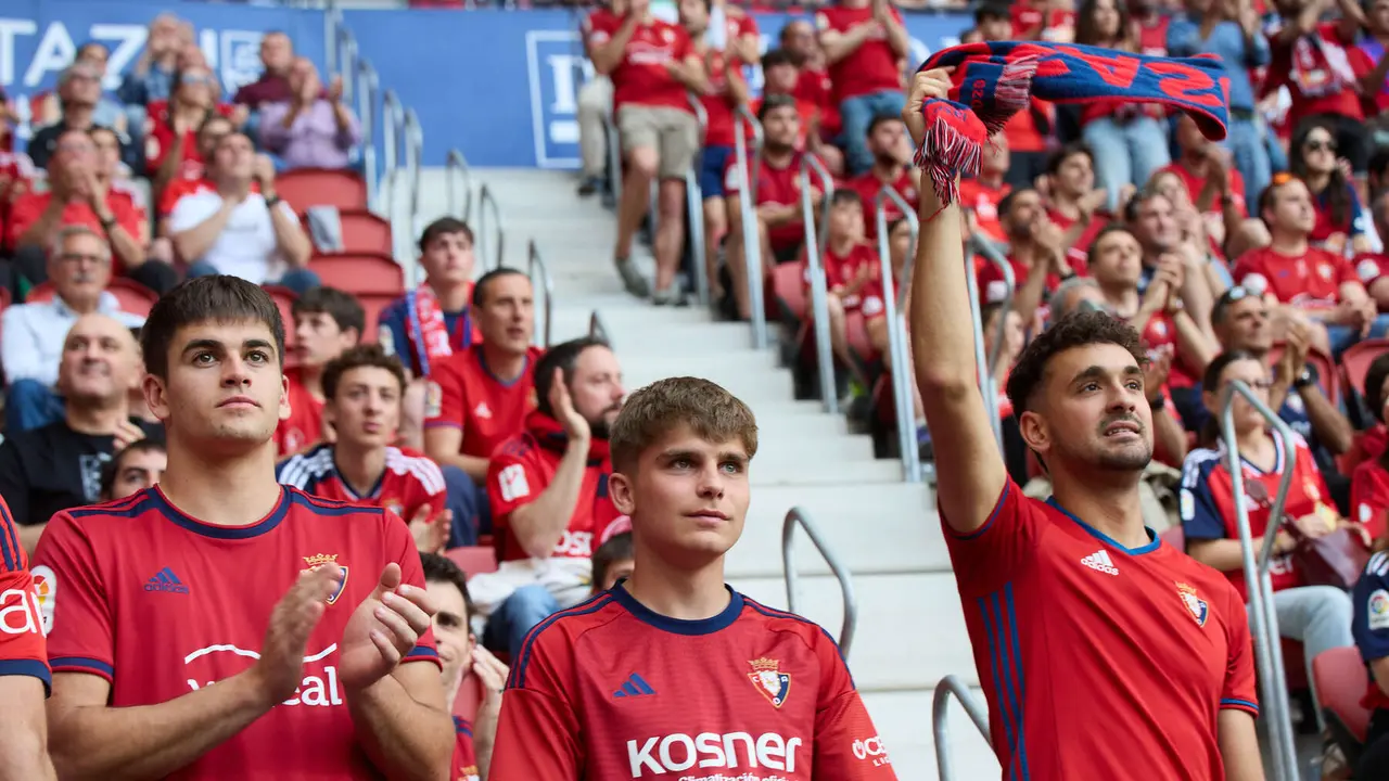 La grada del estadio de El Sadar durante el partido de La Liga EA Sports entre CA Osasuna y RCD Espanyol disputado en Pamplona. IÑIGO ALZUGARAY