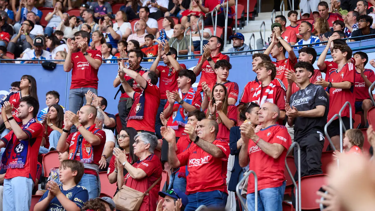 La grada del estadio de El Sadar durante el partido de La Liga EA Sports entre CA Osasuna y RCD Espanyol disputado en Pamplona. IÑIGO ALZUGARAY