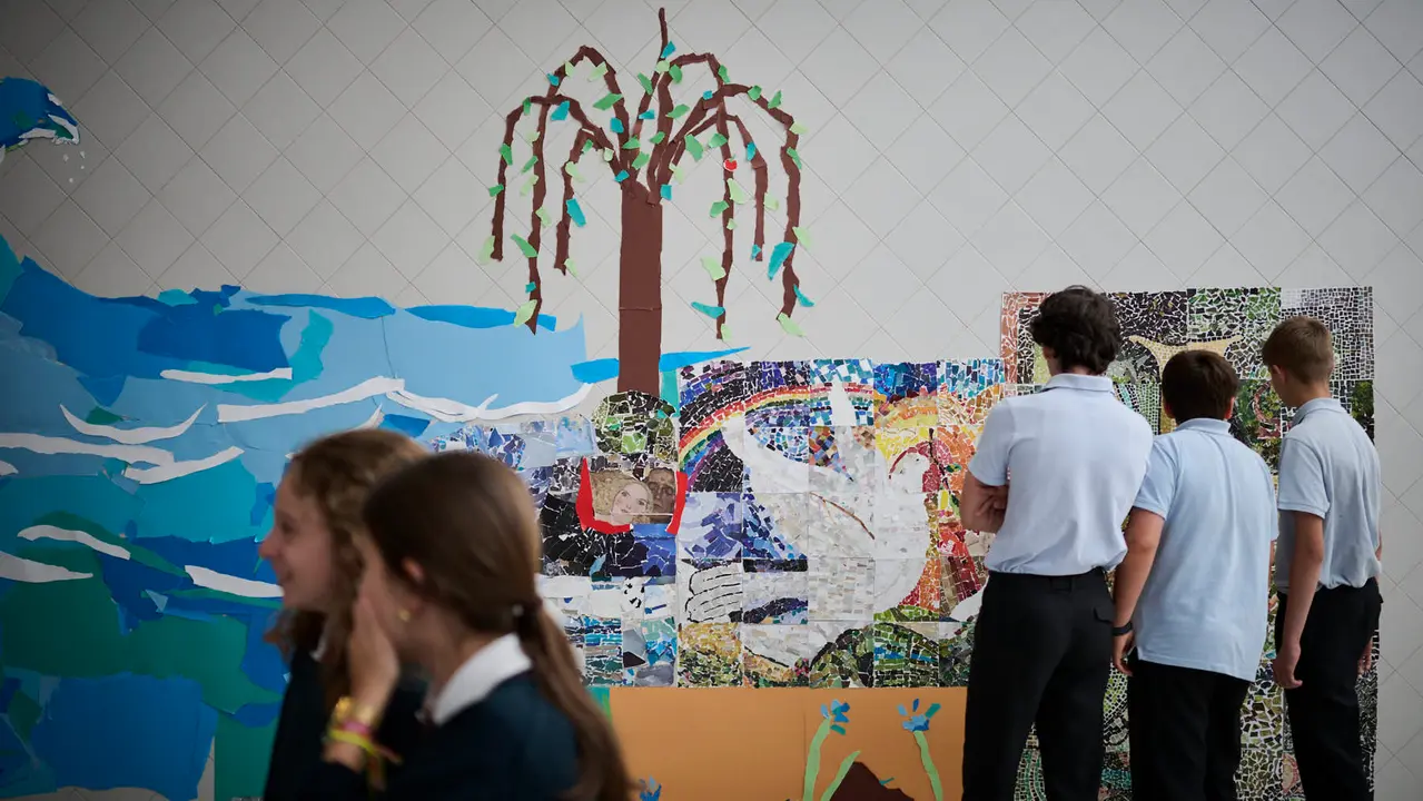 Inauguración de la segunda exposición de + Gallery titulada Spes, una muestra de arte inspirada en el Jubileo. PABLO LASAOSA