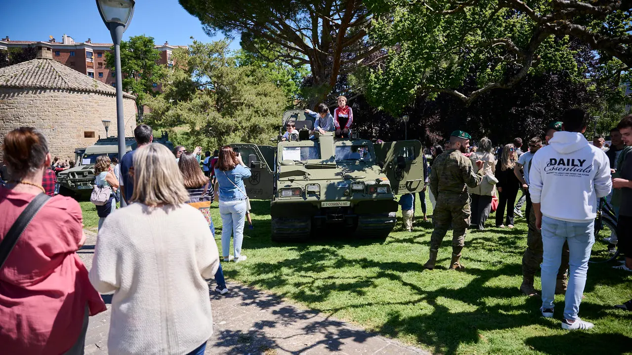 El Mando de Tropas de Montaña 'Roncesvalles' organiza una serie de actividades para celebrar el Día de la Fuerzas Armadas en Navarra con exhibiciones, muestra de material y vehículos y una exposición fotográfica. PABLO LASAOSA