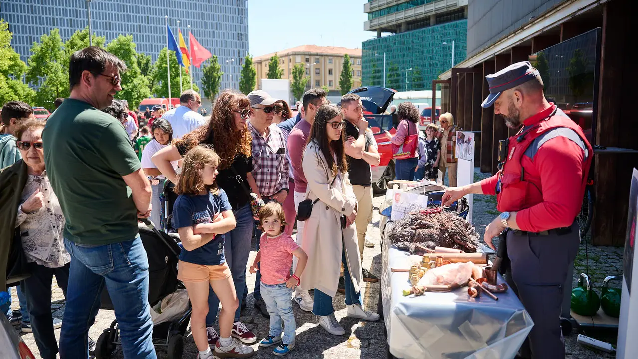 Jornada de puertas abiertas de Policía Foral con exhibiciones del Grupo de guías caninos y el Grupo de Intervenciones Especiales GIE. PABLO LASAOSA