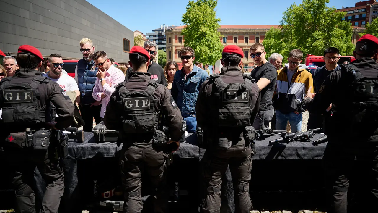 Jornada de puertas abiertas de Policía Foral con exhibiciones del Grupo de guías caninos y el Grupo de Intervenciones Especiales GIE. PABLO LASAOSA