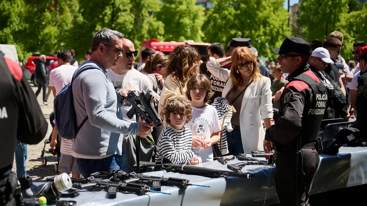Jornada de puertas abiertas de Policía Foral con exhibiciones del Grupo de guías caninos y el Grupo de Intervenciones Especiales GIE. PABLO LASAOSA