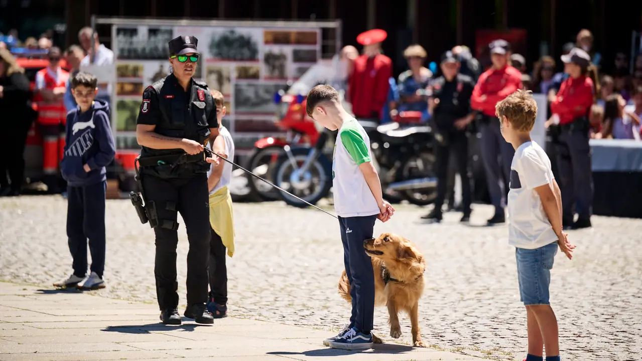 Jornada de puertas abiertas de Policía Foral con exhibiciones del Grupo de guías caninos y el Grupo de Intervenciones Especiales GIE. PABLO LASAOSA