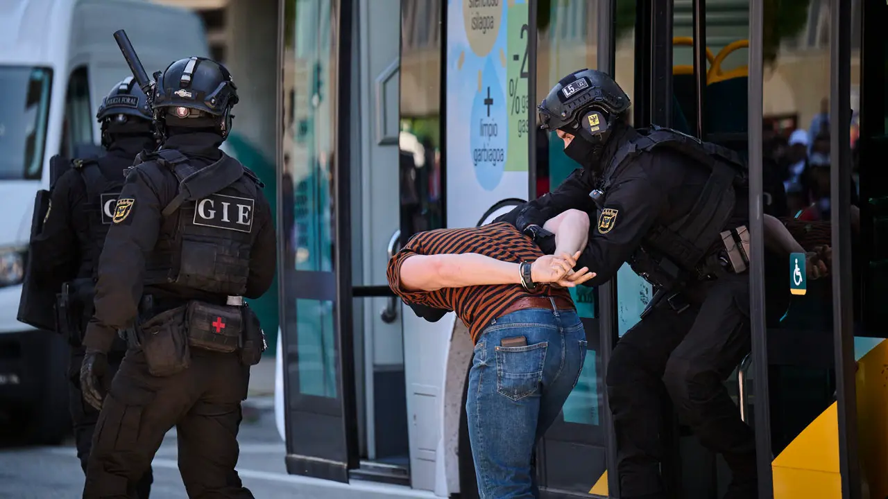 Jornada de puertas abiertas de Policía Foral con exhibiciones del Grupo de guías caninos y el Grupo de Intervenciones Especiales GIE. PABLO LASAOSA