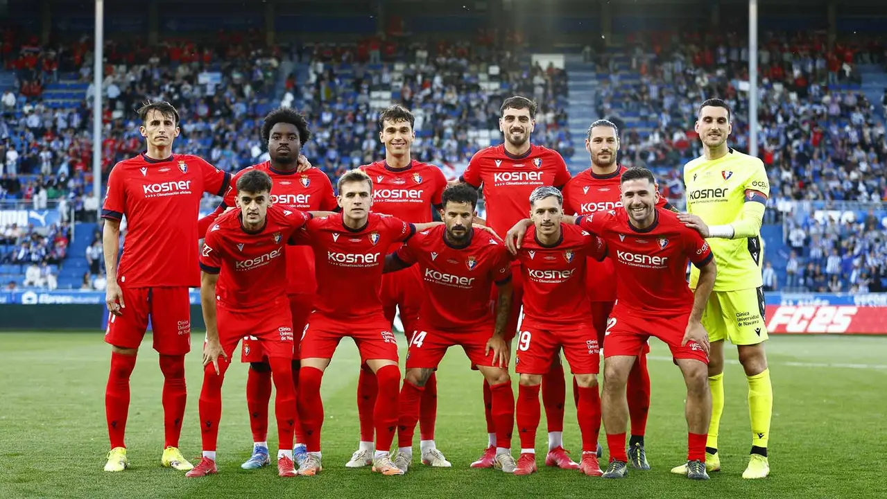 Equipo titular de los rojillos ante el Alavés en el estadio de Mendizorroza. CA Osasuna.