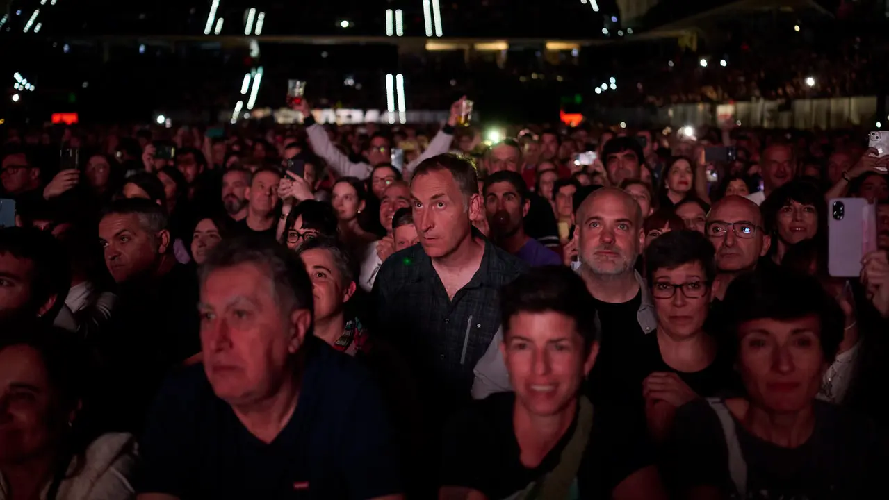 Amaral presenta su gira 'Dolce vita tour' en el Navarra Arena. PABLO LASAOSA