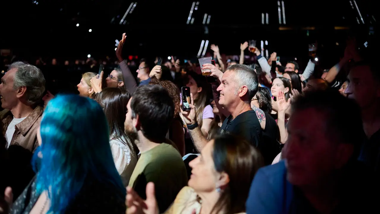 Amaral presenta su gira 'Dolce vita tour' en el Navarra Arena. PABLO LASAOSA