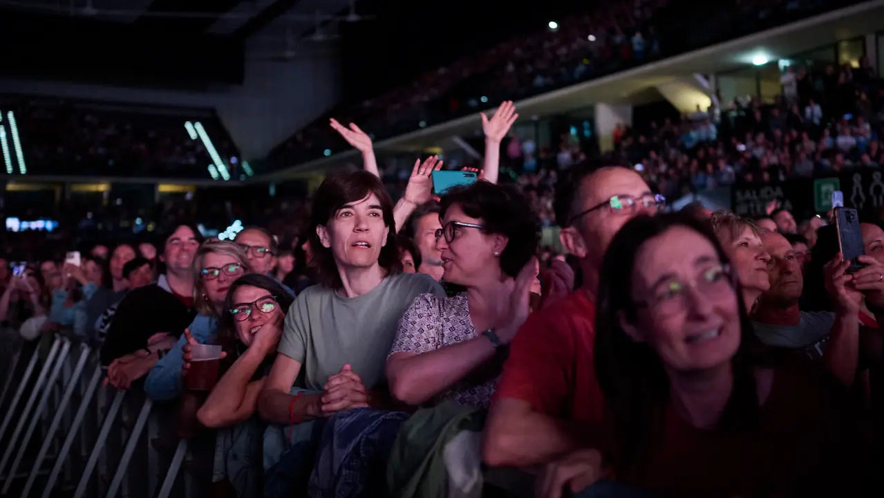 Amaral presenta su gira 'Dolce vita tour' en el Navarra Arena. PABLO LASAOSA
