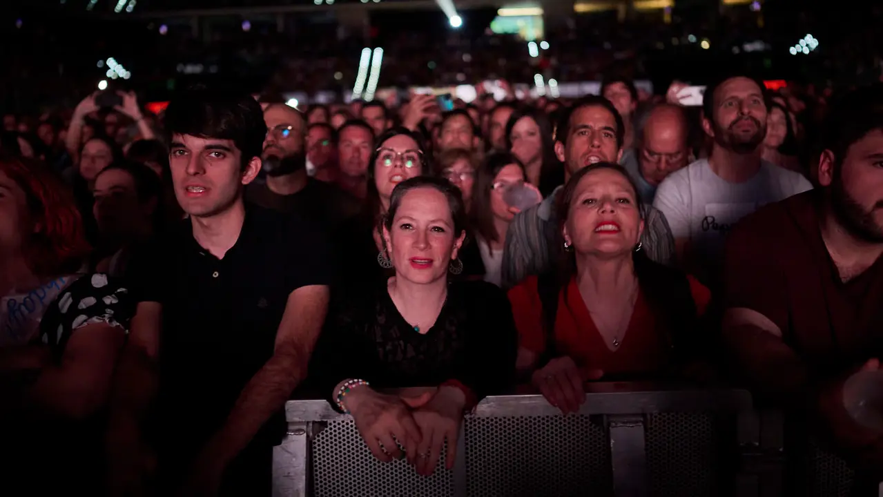 Amaral presenta su gira 'Dolce vita tour' en el Navarra Arena. PABLO LASAOSA