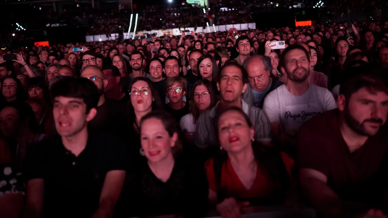 Amaral presenta su gira 'Dolce vita tour' en el Navarra Arena. PABLO LASAOSA