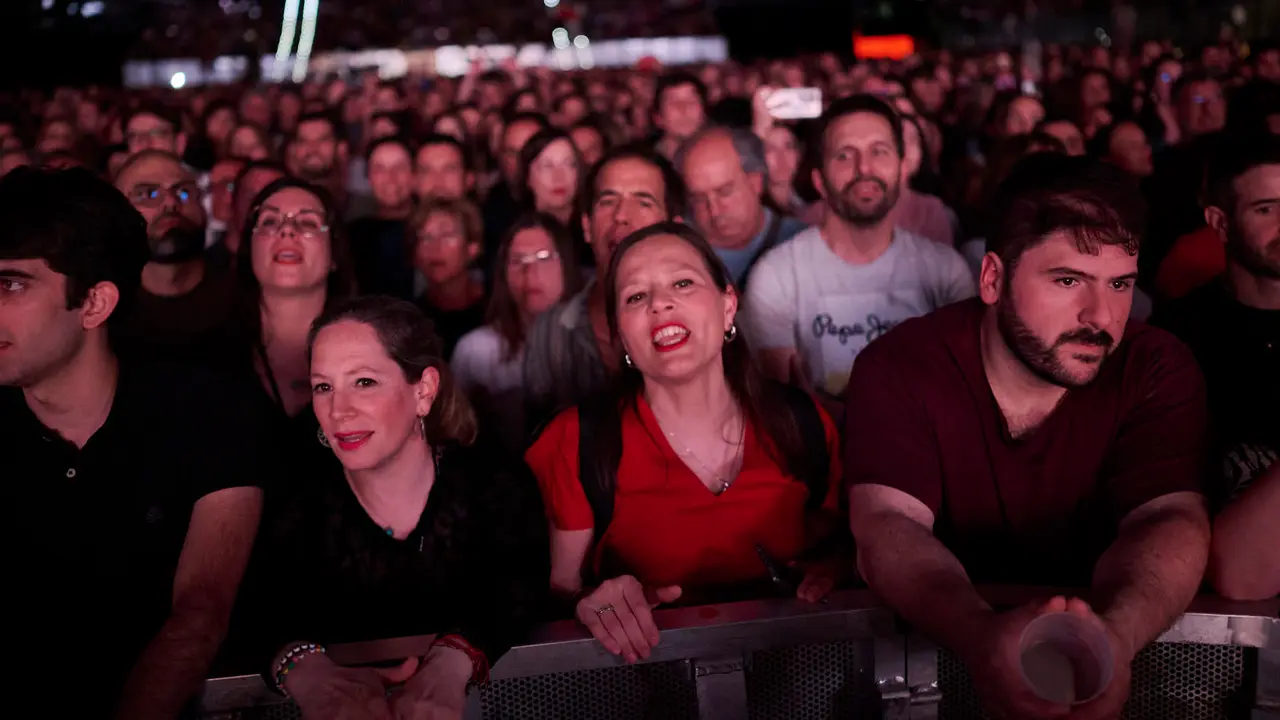 Amaral presenta su gira 'Dolce vita tour' en el Navarra Arena. PABLO LASAOSA