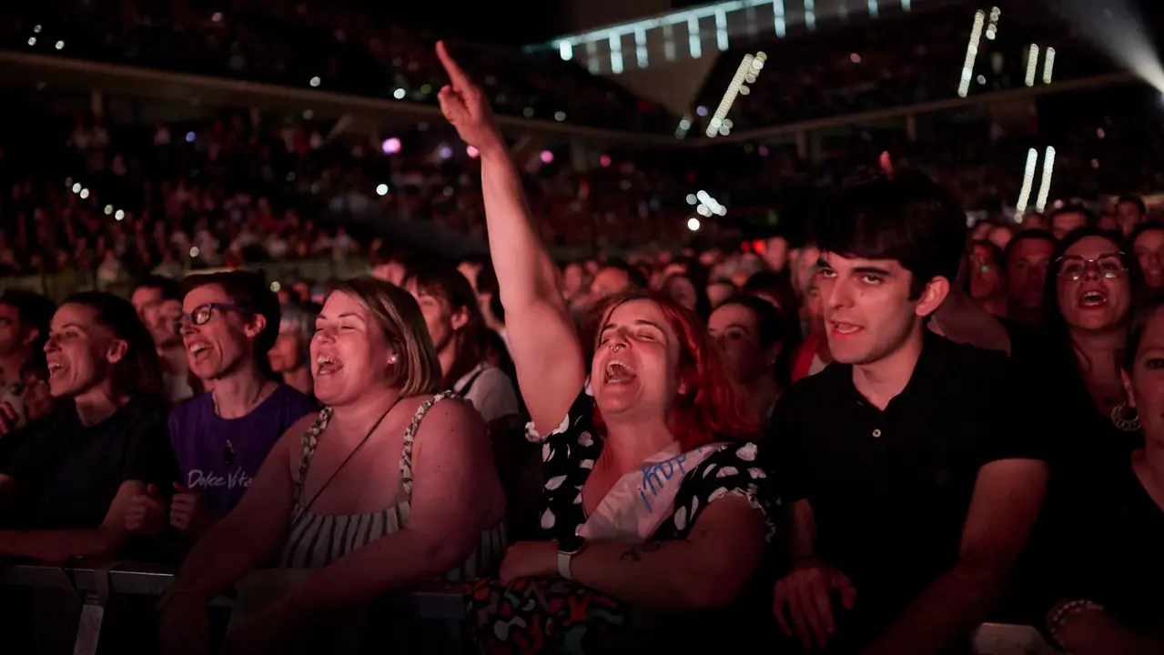 Amaral presenta su gira 'Dolce vita tour' en el Navarra Arena. PABLO LASAOSA