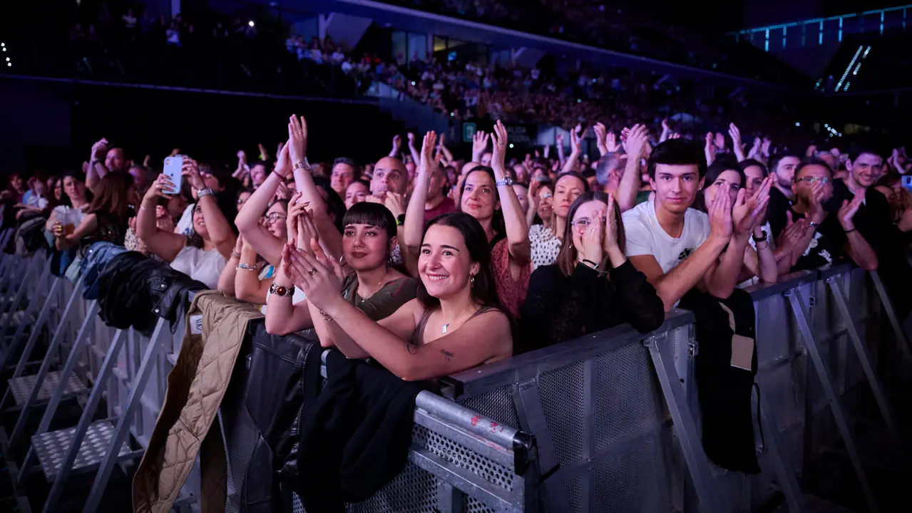 Amaral presenta su gira 'Dolce vita tour' en el Navarra Arena. PABLO LASAOSA