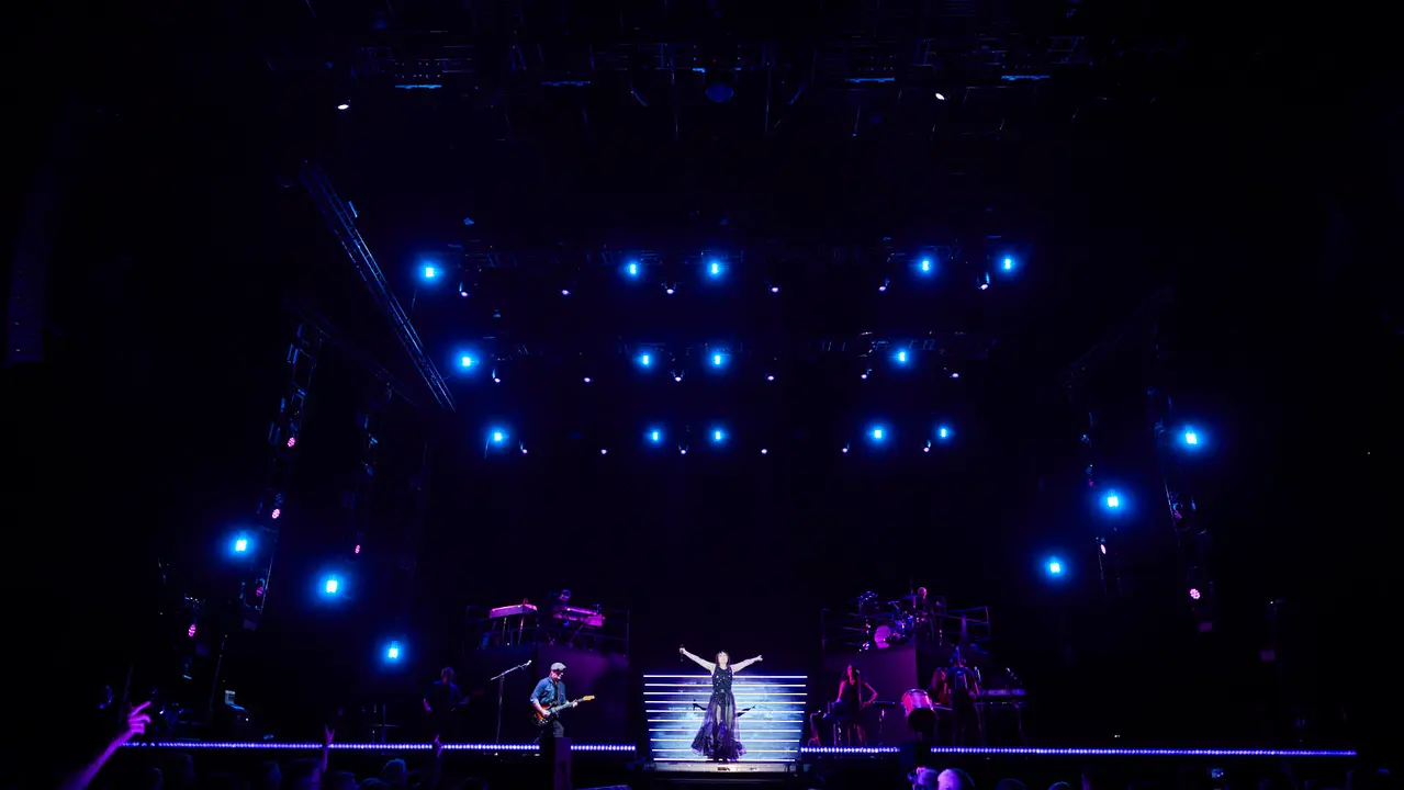 Amaral presenta su gira 'Dolce vita tour' en el Navarra Arena. PABLO LASAOSA