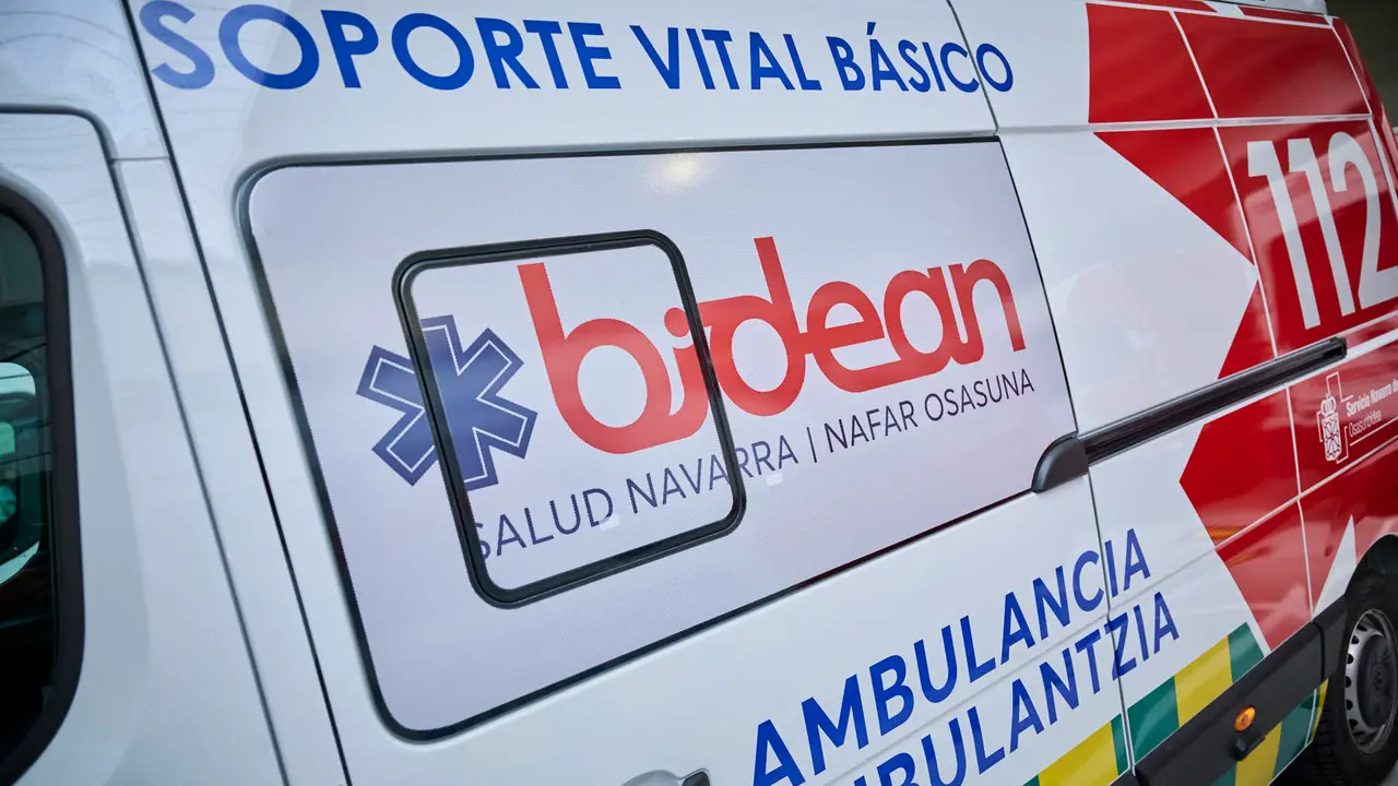 La presidenta de Navarra, María Chivite, el consejero de Salud, Fernando Domínguez, y el director gerente de Bidean, Alberto Lafuente participan en la presentación de la sociedad pública de Transporte Sanitario de Navarra, Bidean, que comenzará su actividad este sábado. PABLO LASAOSA