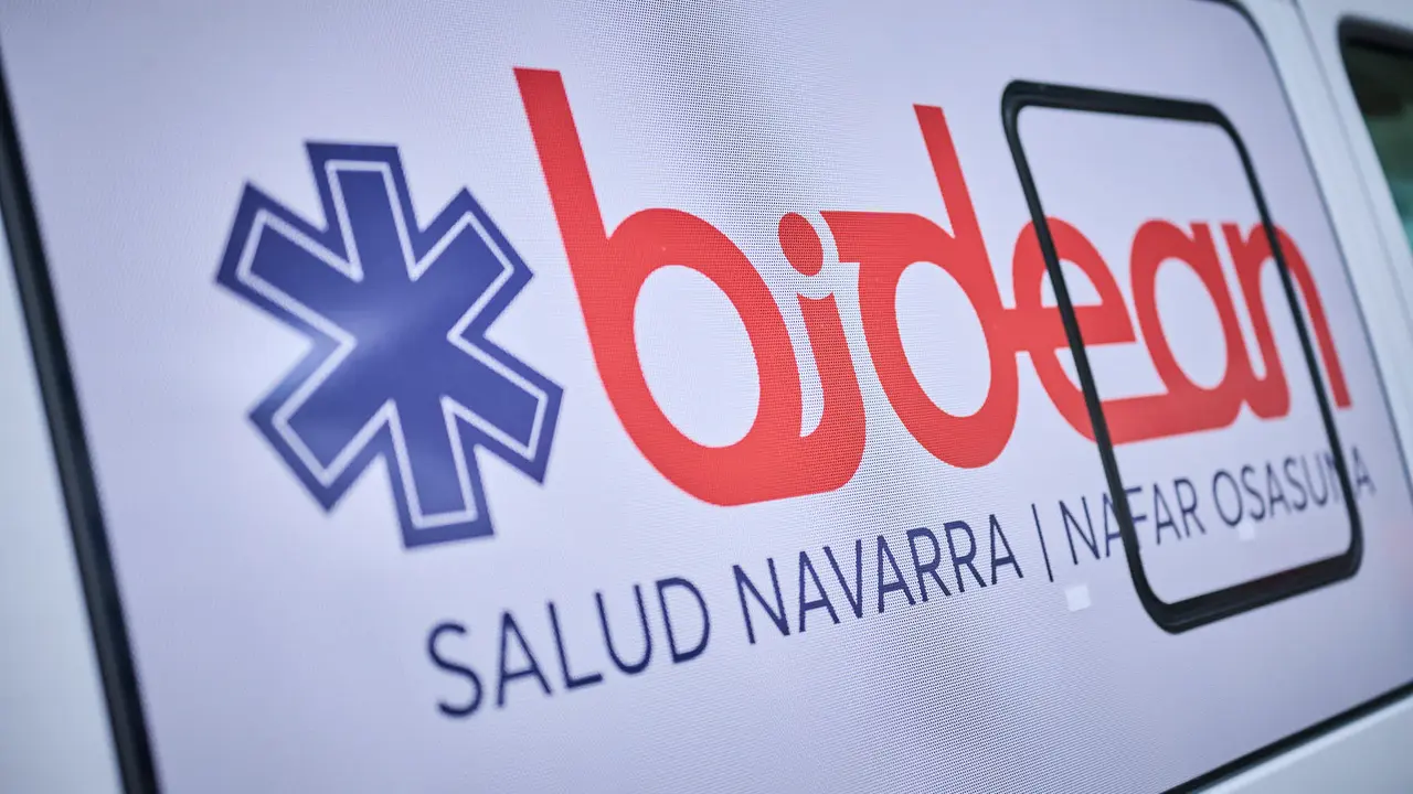 La presidenta de Navarra, María Chivite, el consejero de Salud, Fernando Domínguez, y el director gerente de Bidean, Alberto Lafuente participan en la presentación de la sociedad pública de Transporte Sanitario de Navarra, Bidean, que comenzará su actividad este sábado. PABLO LASAOSA