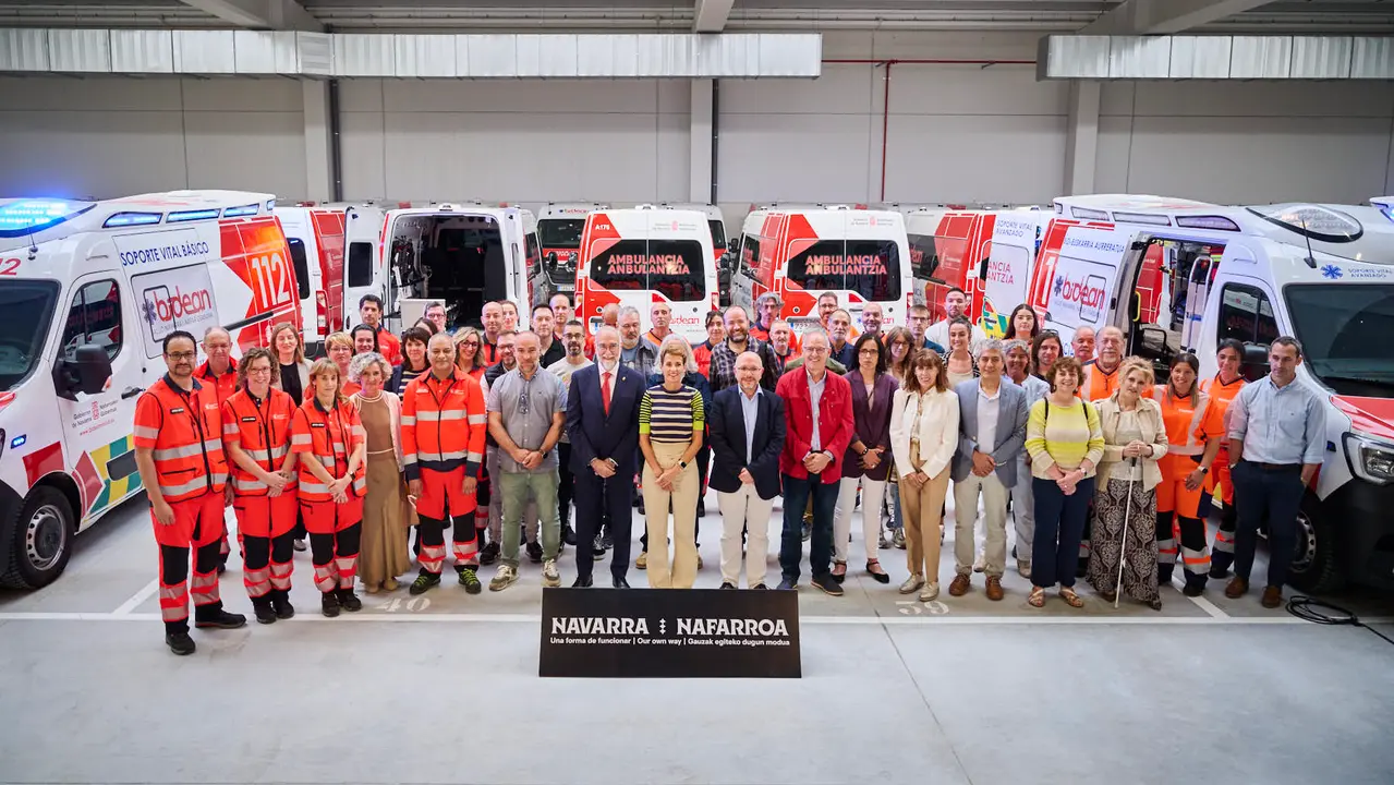 La presidenta de Navarra, María Chivite, el consejero de Salud, Fernando Domínguez, y el director gerente de Bidean, Alberto Lafuente participan en la presentación de la sociedad pública de Transporte Sanitario de Navarra, Bidean, que comenzará su actividad este sábado. PABLO LASAOSA