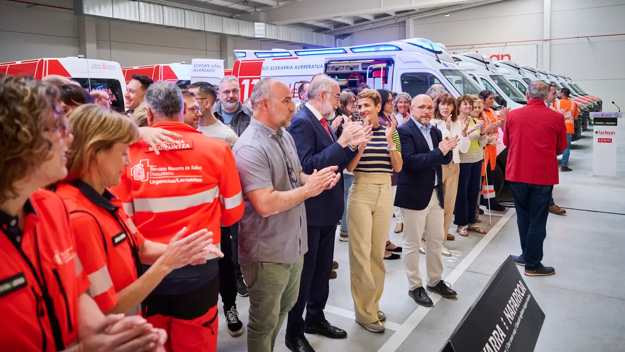 La presidenta de Navarra, María Chivite, el consejero de Salud, Fernando Domínguez, y el director gerente de Bidean, Alberto Lafuente participan en la presentación de la sociedad pública de Transporte Sanitario de Navarra, Bidean, que comenzará su actividad este sábado. PABLO LASAOSA