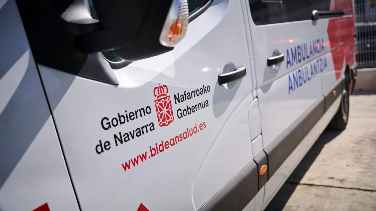 La presidenta de Navarra, María Chivite, el consejero de Salud, Fernando Domínguez, y el director gerente de Bidean, Alberto Lafuente participan en la presentación de la sociedad pública de Transporte Sanitario de Navarra, Bidean, que comenzará su actividad este sábado. PABLO LASAOSA