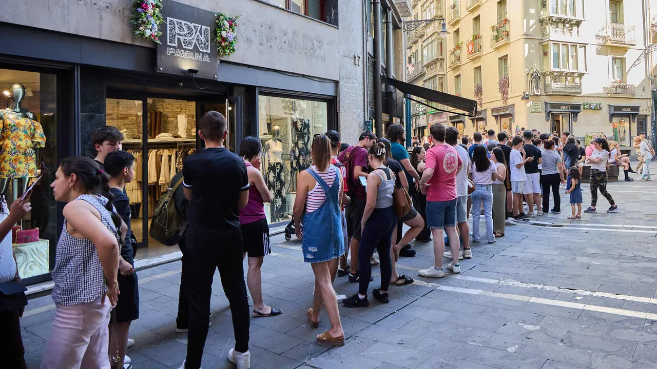 Apertura de la la tienda de Melt Cakes, en la calle San Nicolás 20 de Pamplona. IÑIGO ALZUGARAY