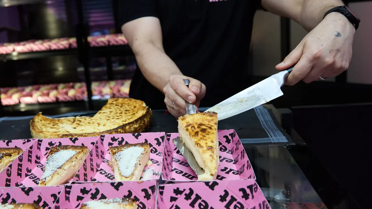 Apertura de la la tienda de Melt Cakes, en la calle San Nicolás 20 de Pamplona. IÑIGO ALZUGARAY