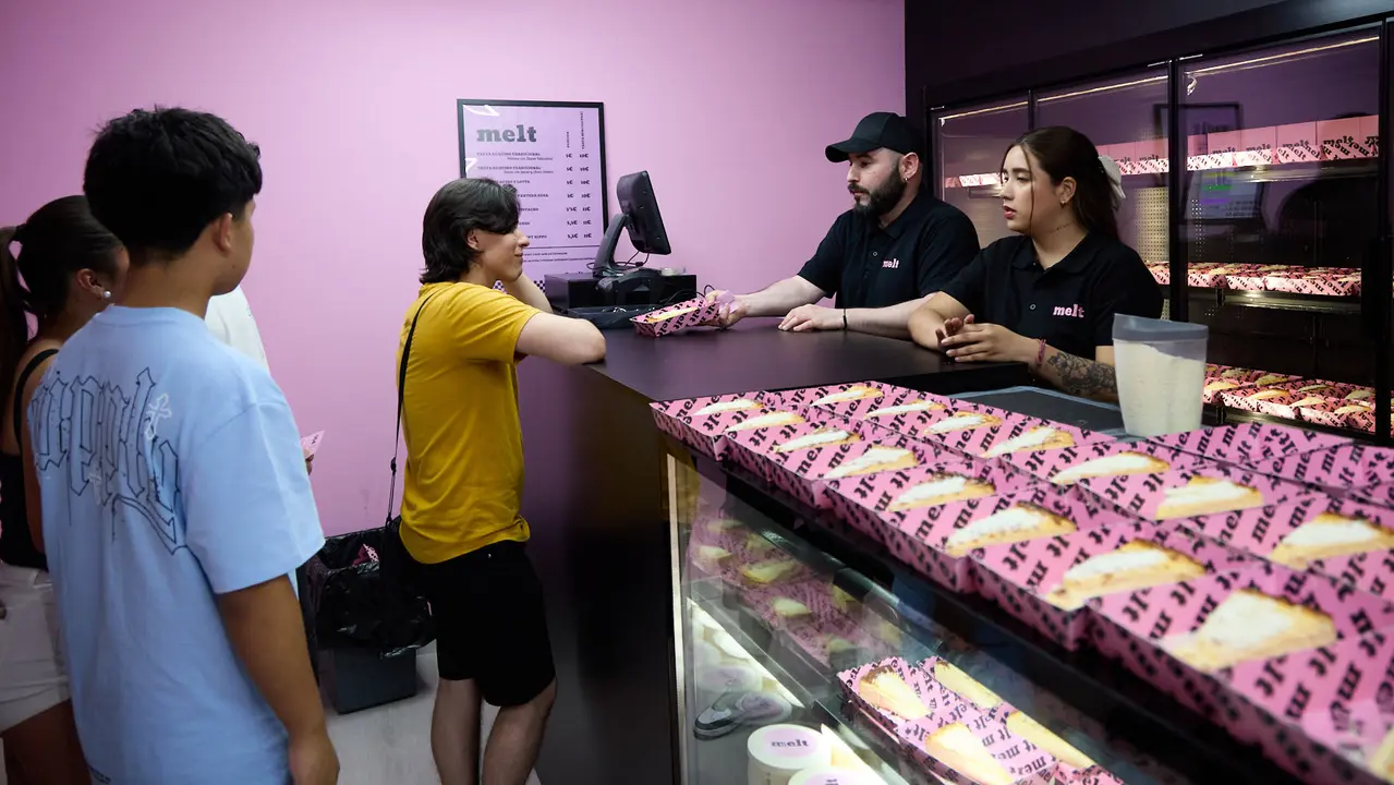 Apertura de la la tienda de Melt Cakes, en la calle San Nicolás 20 de Pamplona. IÑIGO ALZUGARAY