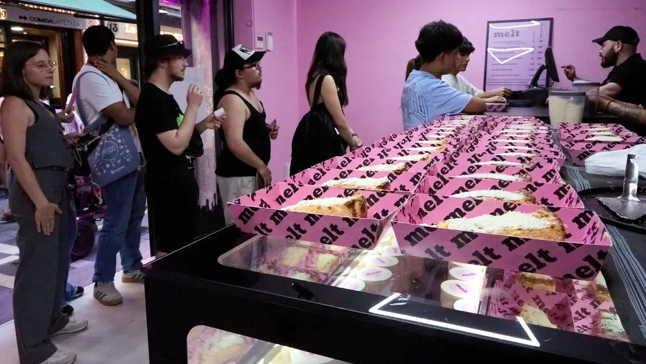 Apertura de la la tienda de Melt Cakes, en la calle San Nicolás 20 de Pamplona. IÑIGO ALZUGARAY