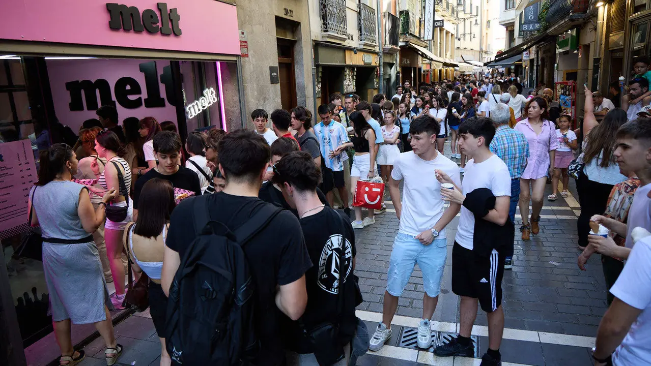 Apertura de la la tienda de Melt Cakes, en la calle San Nicolás 20 de Pamplona. IÑIGO ALZUGARAY