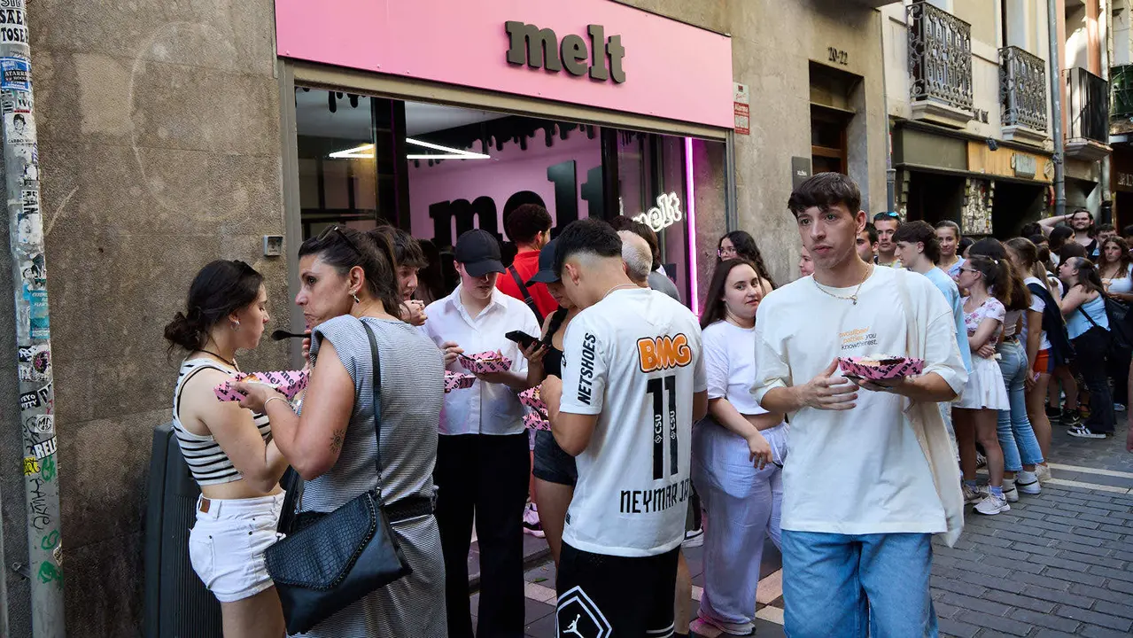 Apertura de la la tienda de Melt Cakes, en la calle San Nicolás 20 de Pamplona. IÑIGO ALZUGARAY