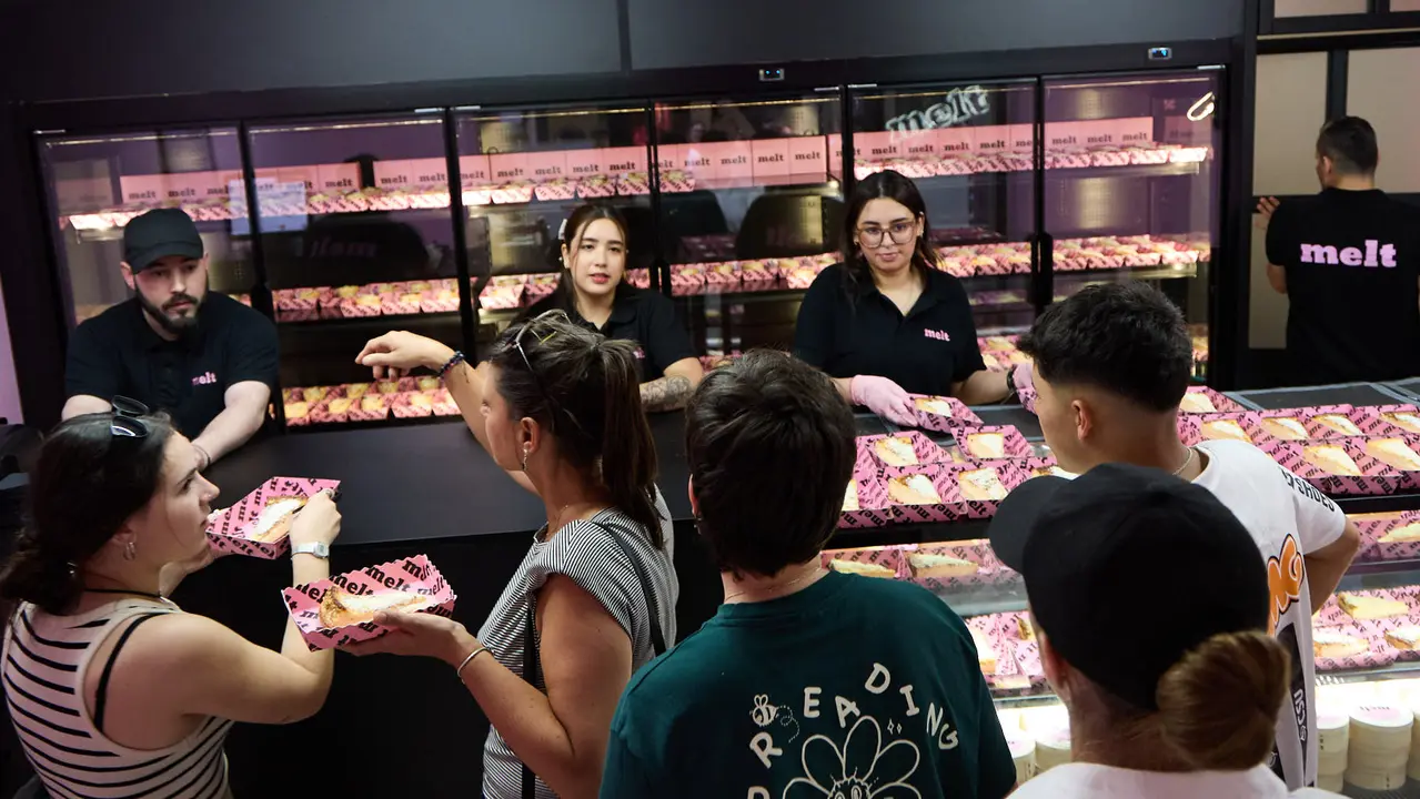 Apertura de la la tienda de Melt Cakes, en la calle San Nicolás 20 de Pamplona. IÑIGO ALZUGARAY