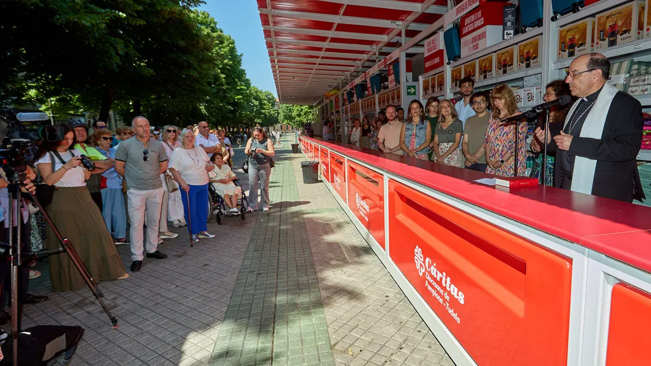 Inauguración de la Tómbola de Cáritas, en el paseo de Sarasate de Pamplona. IÑIGO ALZUGARAY