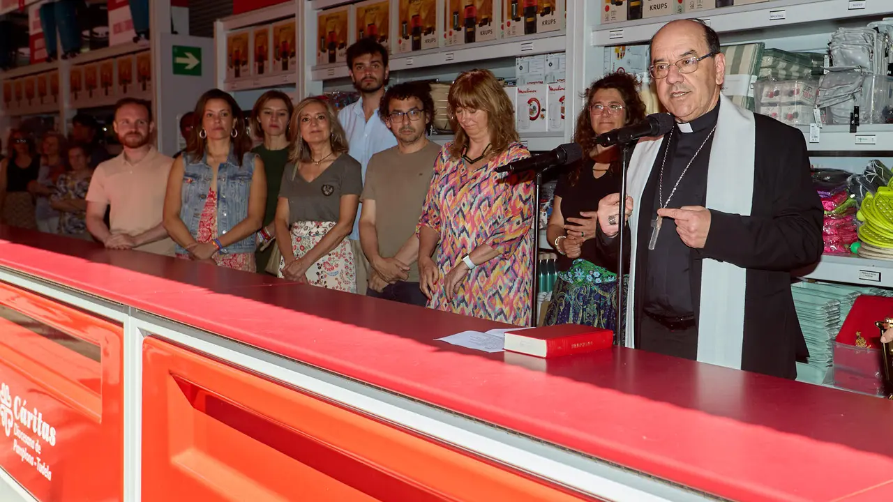 Inauguración de la Tómbola de Cáritas, en el paseo de Sarasate de Pamplona. IÑIGO ALZUGARAY