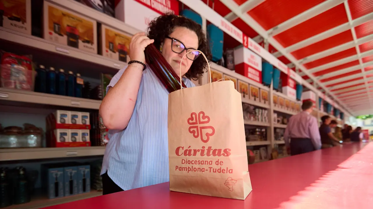 Inauguración de la Tómbola de Cáritas, en el paseo de Sarasate de Pamplona. IÑIGO ALZUGARAY