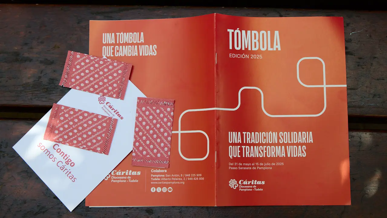 Inauguración de la Tómbola de Cáritas, en el paseo de Sarasate de Pamplona. IÑIGO ALZUGARAY