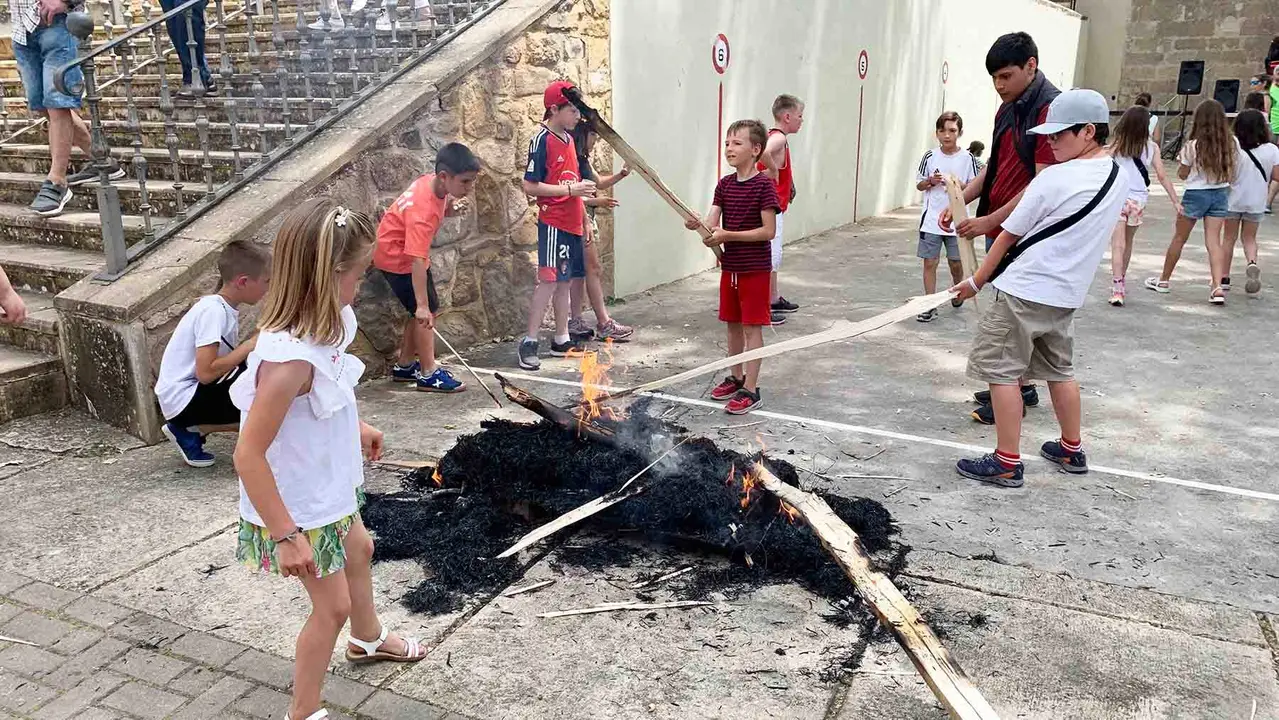 La fiesta del mayo en la localidad de Murieta. Navarra.com