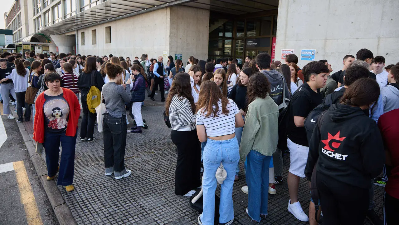 Inicio de las Pruebas de Acceso a la Universidad en las aulas de la Universidad Pública de Navarra. IÑIGO ALZUGARAY