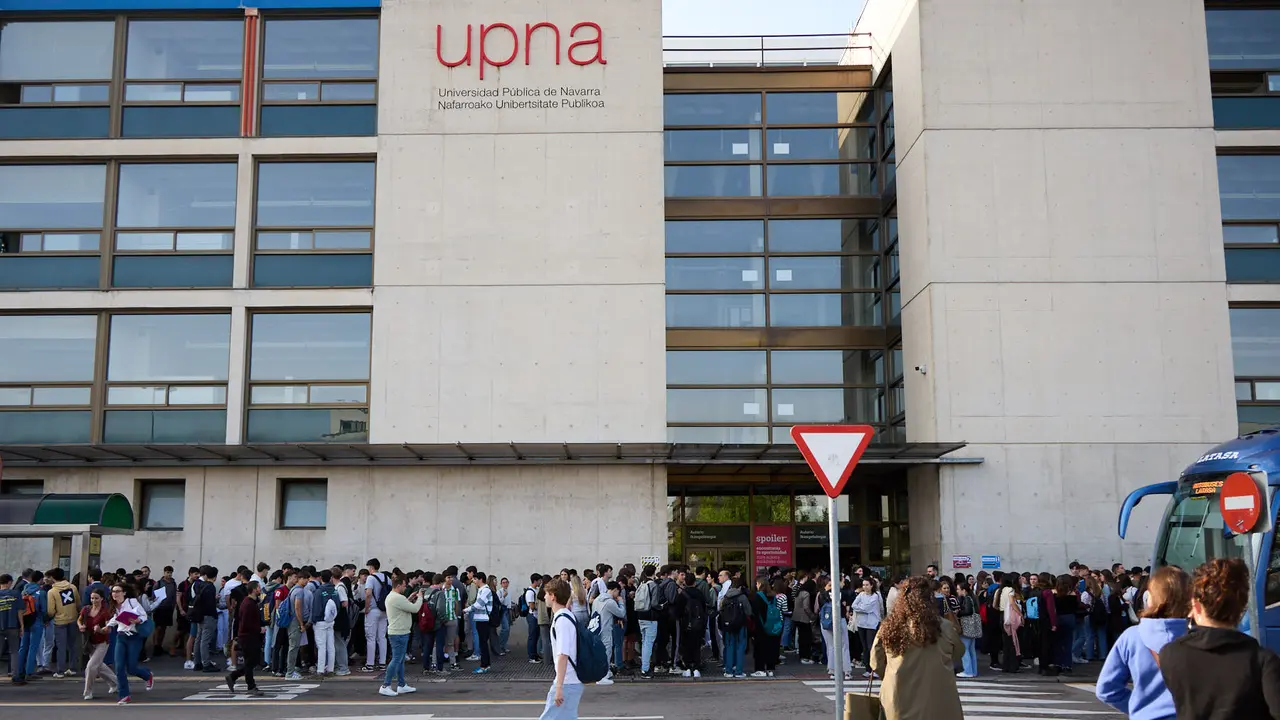 Inicio de las Pruebas de Acceso a la Universidad en las aulas de la Universidad Pública de Navarra. IÑIGO ALZUGARAY