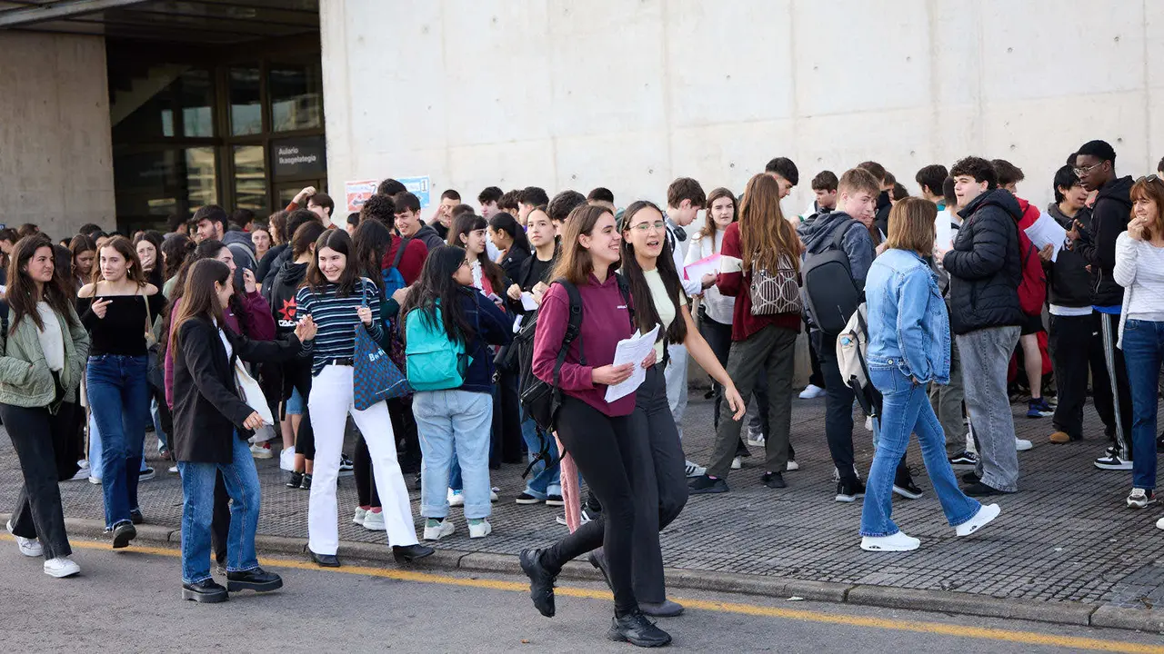Inicio de las Pruebas de Acceso a la Universidad en las aulas de la Universidad Pública de Navarra. IÑIGO ALZUGARAY