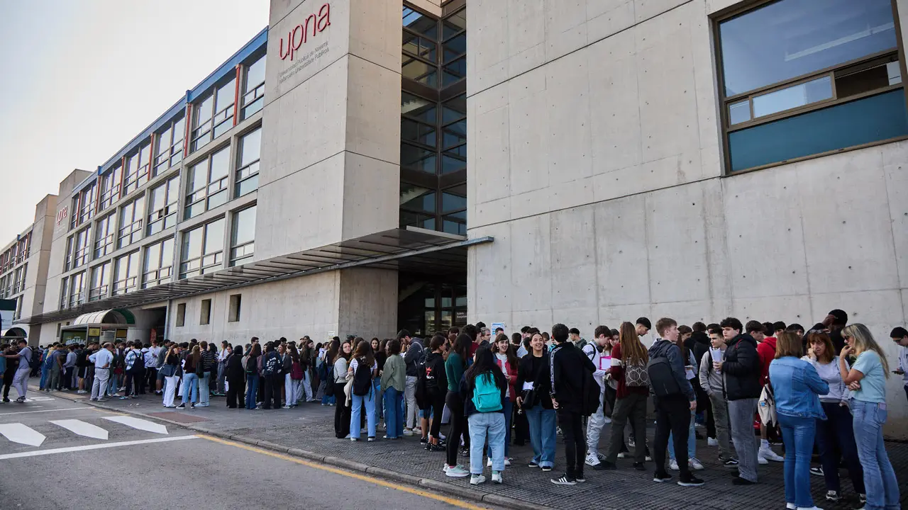 Inicio de las Pruebas de Acceso a la Universidad en las aulas de la Universidad Pública de Navarra. IÑIGO ALZUGARAY