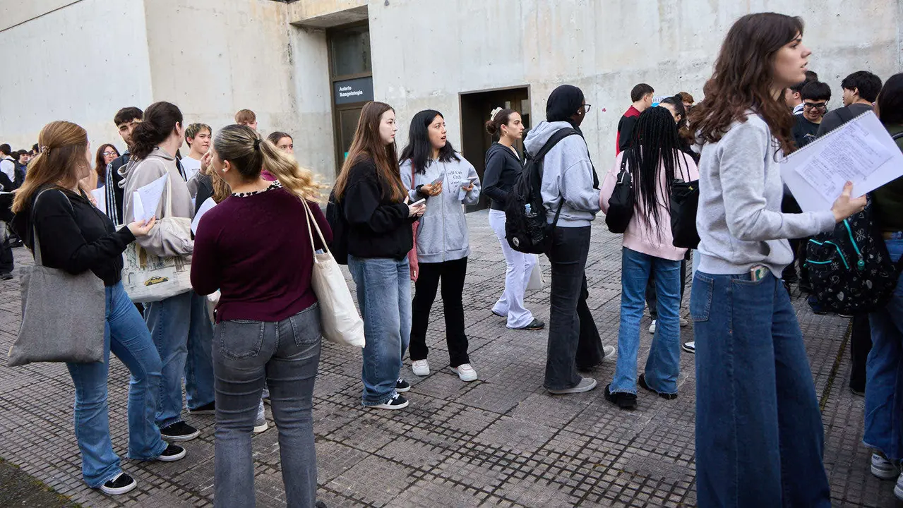 Inicio de las Pruebas de Acceso a la Universidad en las aulas de la Universidad Pública de Navarra. IÑIGO ALZUGARAY