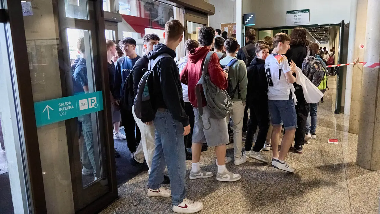 Inicio de las Pruebas de Acceso a la Universidad en las aulas de la Universidad Pública de Navarra. IÑIGO ALZUGARAY